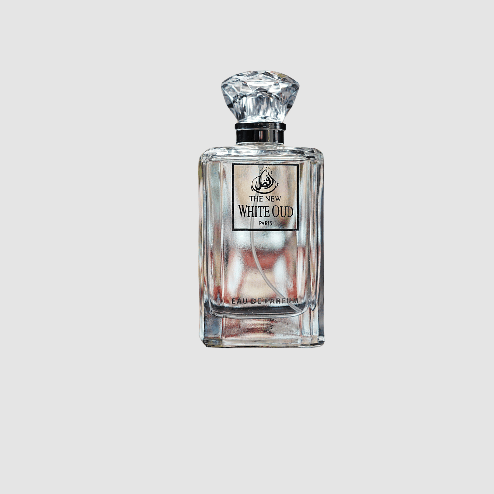Elevate your senses with WHITE OUD SPRAY EDP 100ML. This exquisite fragrance intertwines zesty top notes with a floral heart, culminating in a rich blend of amber, sandalwood, and musk for a luxurious and captivating experience.&nbsp;