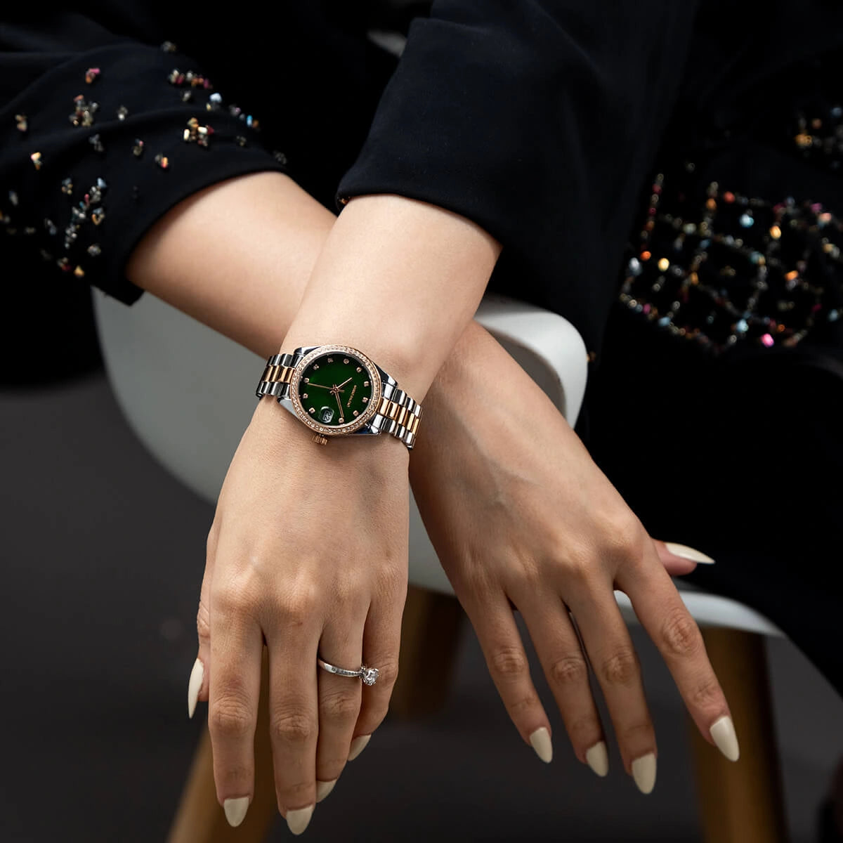 The MARKO BALENO AURORA MB202-D is a sophisticated silver and rose gold watch designed for modern women.