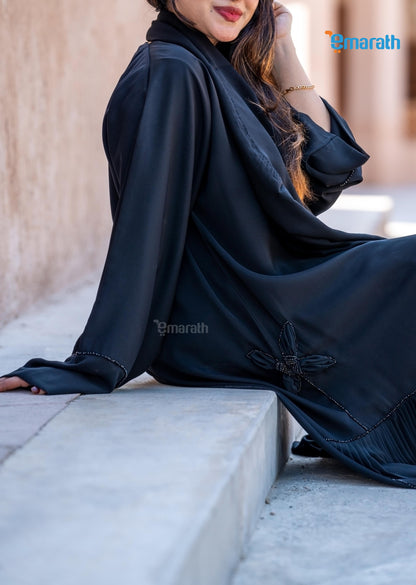 Elegant Black Pleated Abaya with Embellished Details – Premium Design