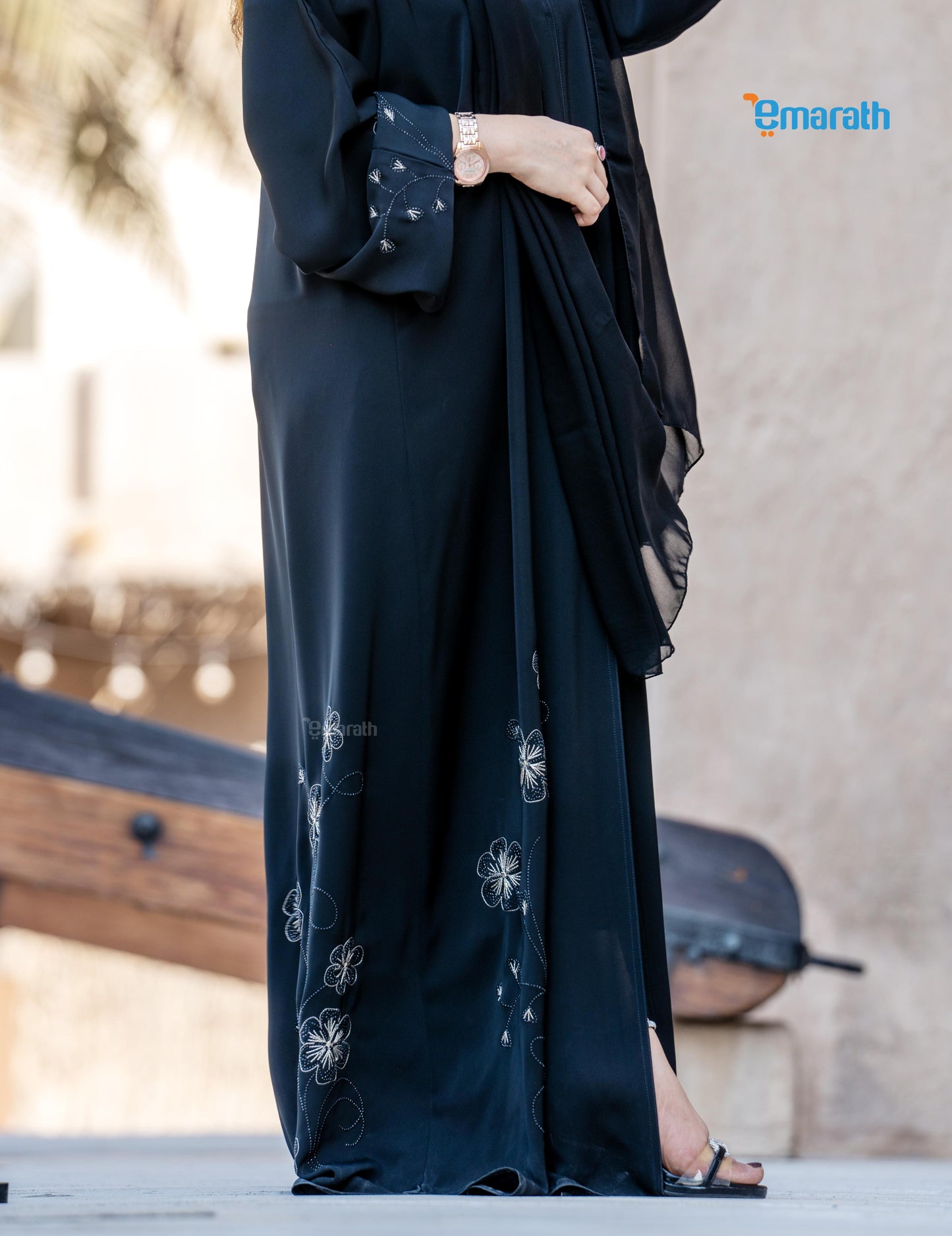 Black Abaya with Elegant Floral Embroidery – Classic Emirati Design